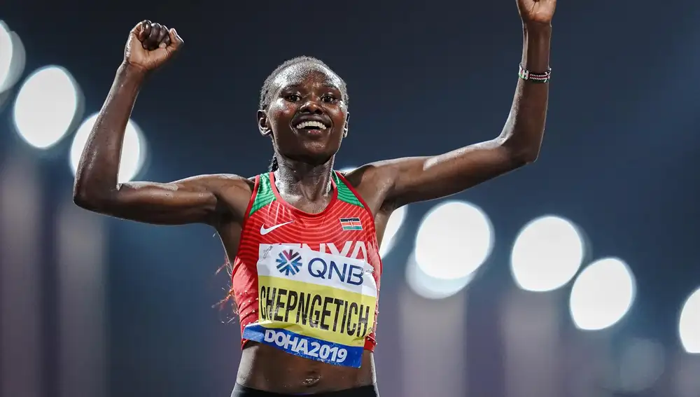 Atletismo.- La keniana Ruth Chepngetich destroza el récord del mundo de maratón