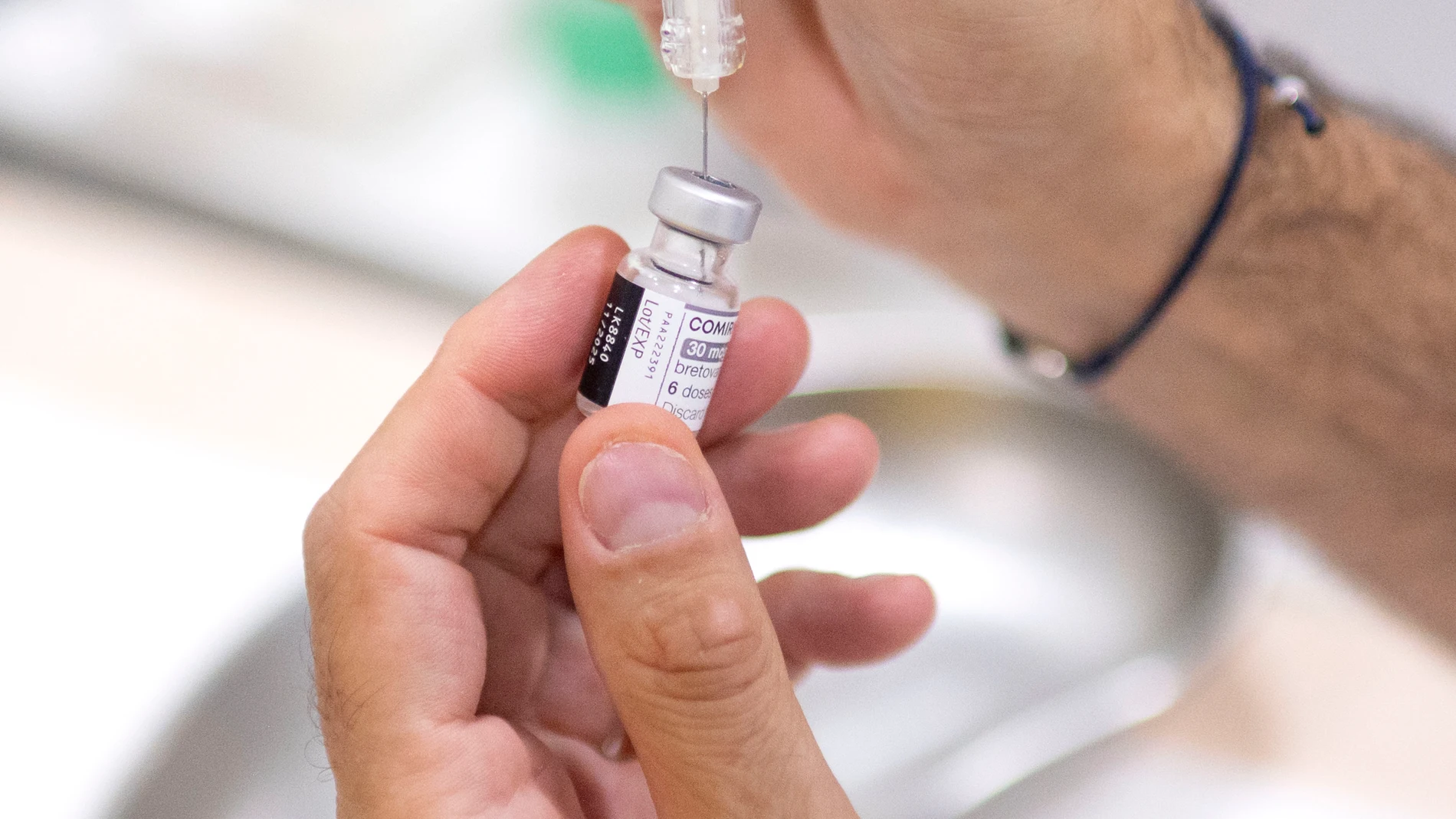 Vacunas contra la gripe, en un centro de salud, a 14 de octubre de 2024, en Madrid (España). El pasado 7 de octubre de 2024 se inició en la Comunidad de Madrid la campaña de vacunación de gripe y covid19, adaptada a las nuevas subvariantes Ómicron, y finalizará el 31 de enero de 2025. Ahora se está realizando la vacunación a las personas a partir de 60 años incluidos, personal sanitario y sociosanitario y a partir partir del 31 de octubre, podrán vacunarse el resto de personas incluidas en lo...