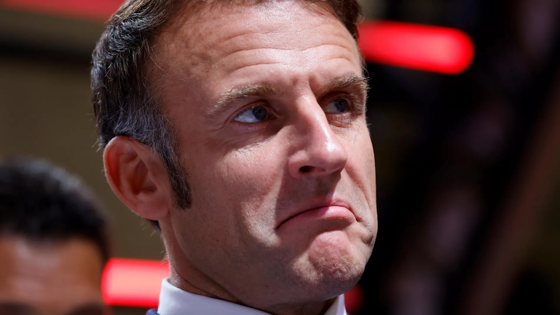 Paris (France), 14/10/2024.- French President Emmanuel Macron visits the Paris Motor Show at Paris Expo Porte de Versailles in Paris, France, 14 October 2024. The 90th edition of the biennial Paris Motor Show runs from 14 to 20 October 2024. (Francia) EFE/EPA/LUDOVIC MARIN / POOL MAXPPP OUT