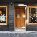 Fachada del Restaurante Trigo con todo su equipo