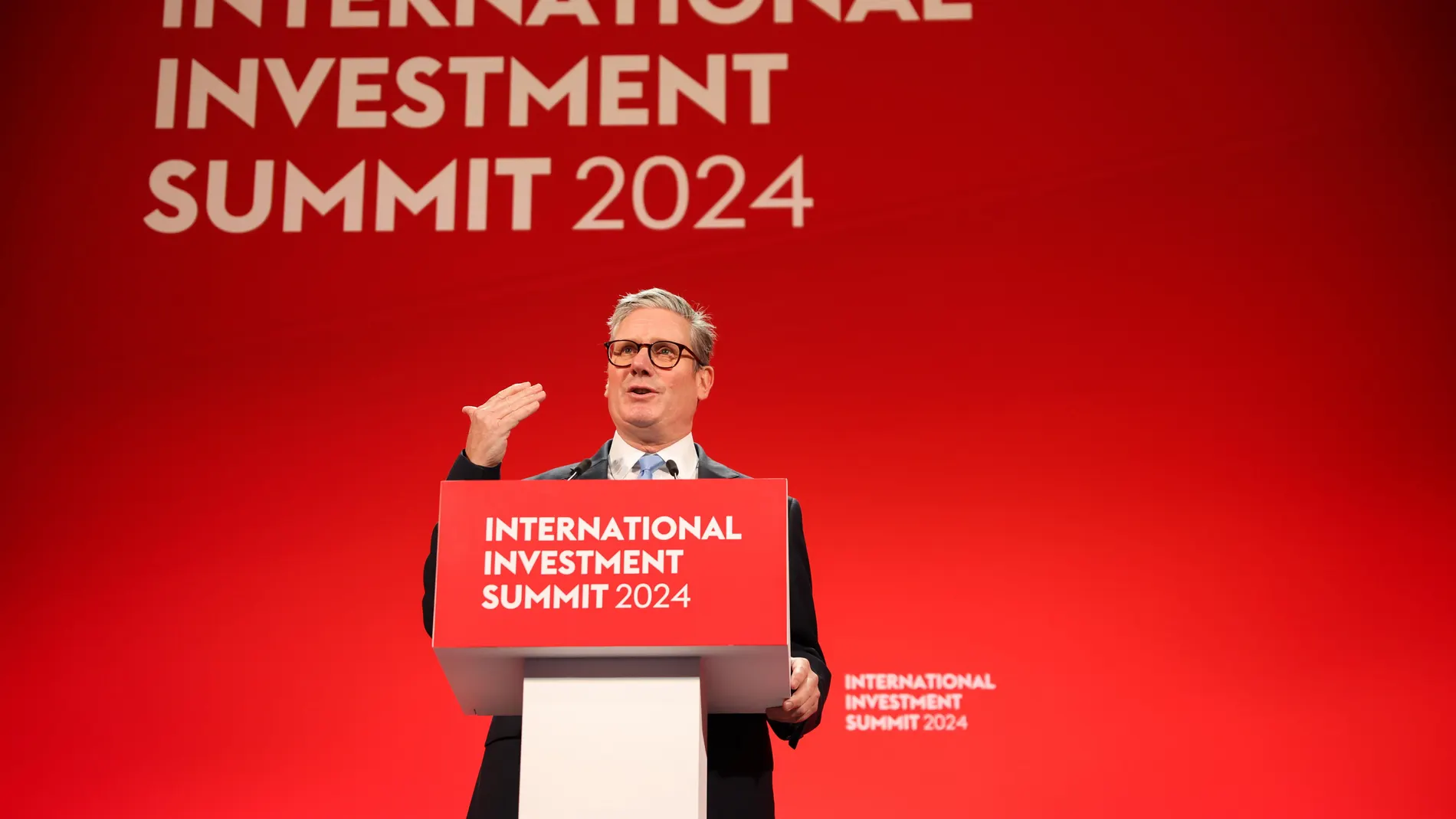 London (United Kingdom), 14/10/2024.- British Prime Minister Keir Starmer speaks during the International Investment Summit at the Guildhall in London, Britain, 14 October 2024. According to the British government, ministers and business leaders will discuss how the UK capitalizes on emerging growth sectors, including health tech and AI, clean energy and creative industries. (Reino Unido, Londres) EFE/EPA/HOLLIE ADAMS / POOL