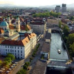 Una vista panóramica de la capital eslovena, atravesada por el río Ljubljanica
