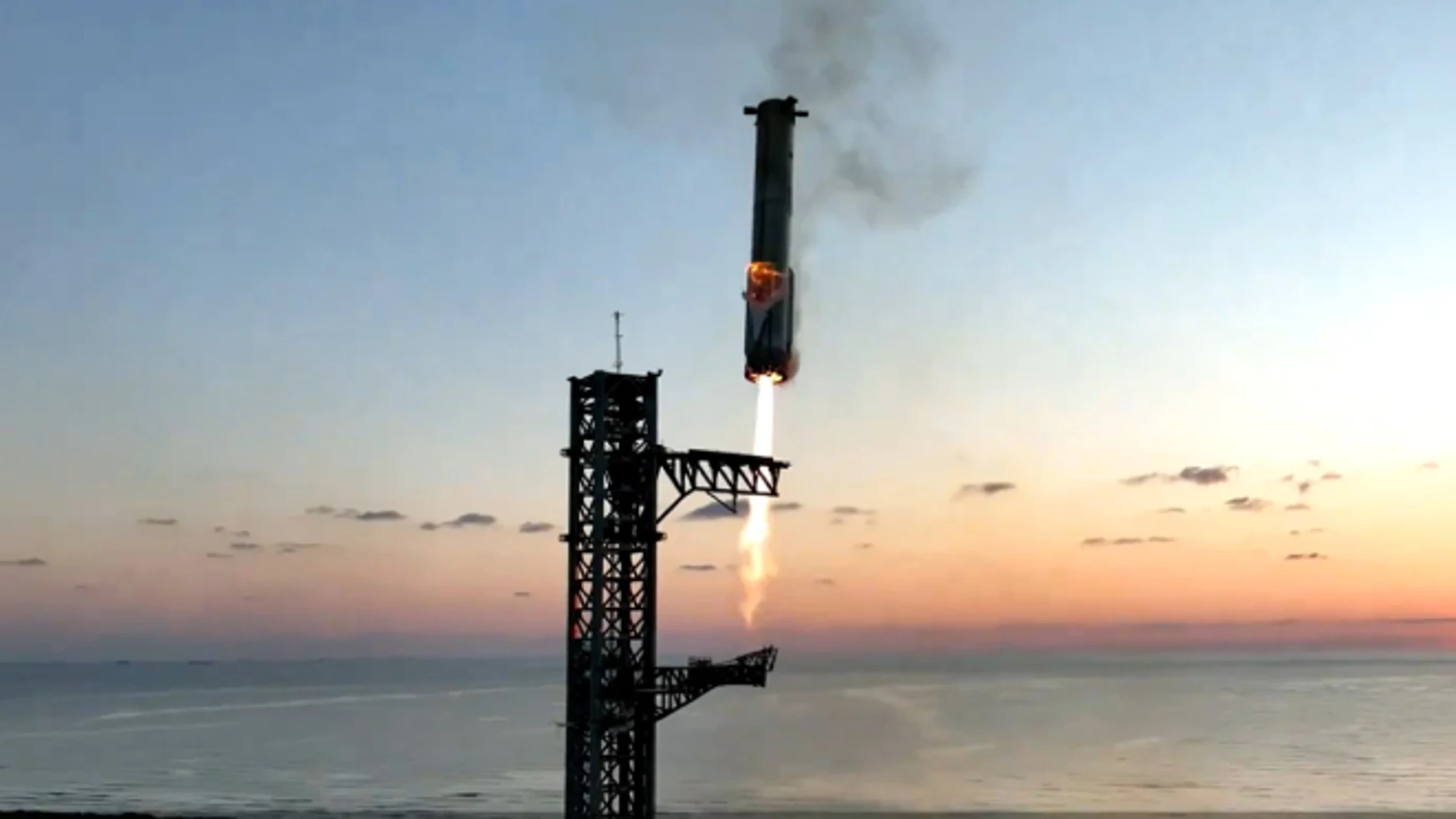 Vídeo: SpaceX logra aterrizar en el sitio de lanzamiento el gigantesco propulsor del cohete Starship.