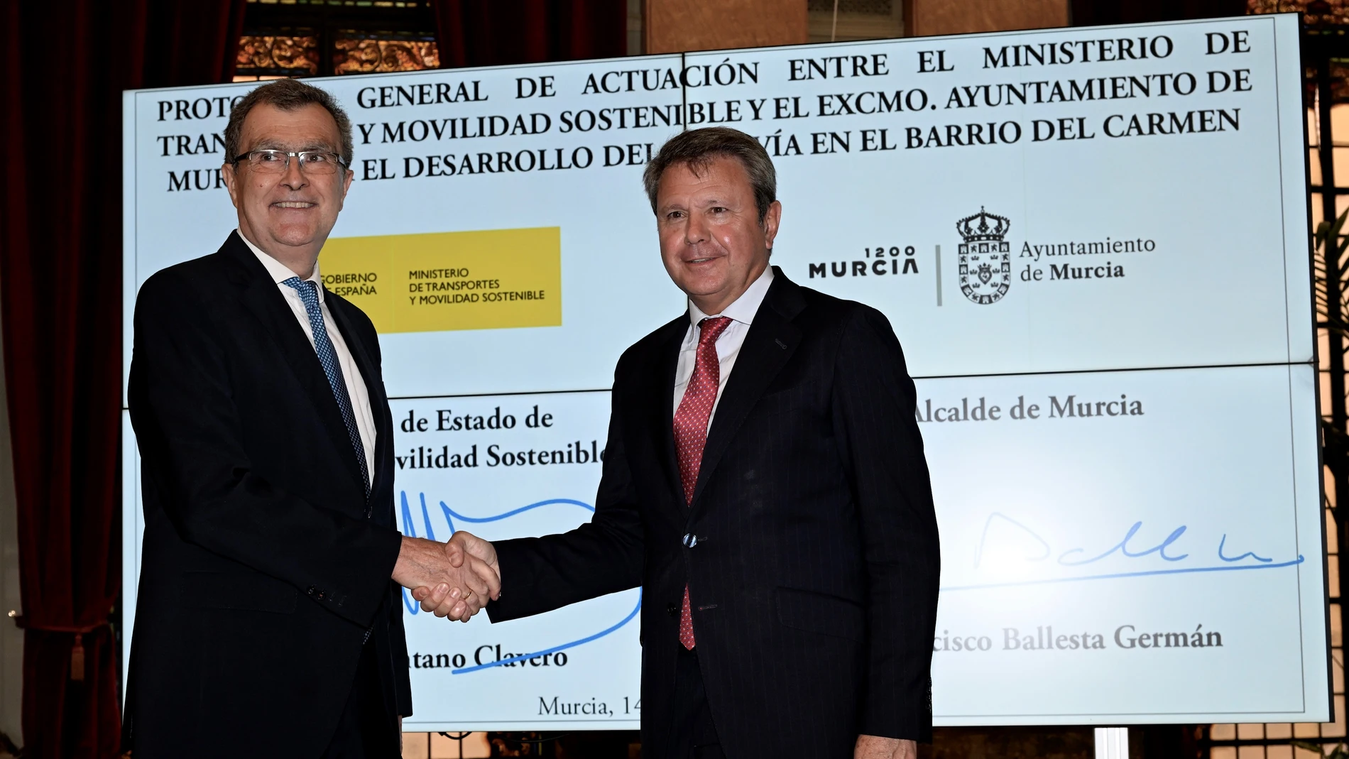 El alcalde de Murcia, José Ballesta, y el Secretario de Estado de Transportes y Movilidad Sostenible, José Antonio Santano