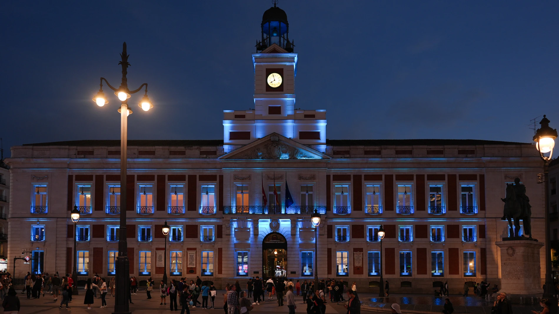 La Real Casa de Correos se ilumina de azul claro en apoyo a las personas afectadas de tumor cerebral REMITIDA / HANDOUT por COMUNIDAD DE MADRID Fotografía remitida a medios de comunicación exclusivamente para ilustrar la noticia a la que hace referencia la imagen, y citando la procedencia de la imagen en la firma 14/10/2024