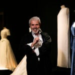 La Sala Canal de Isabel II inaugura 'Lorenzo Caprile', un viaje por los vestidos más icónicos del modista