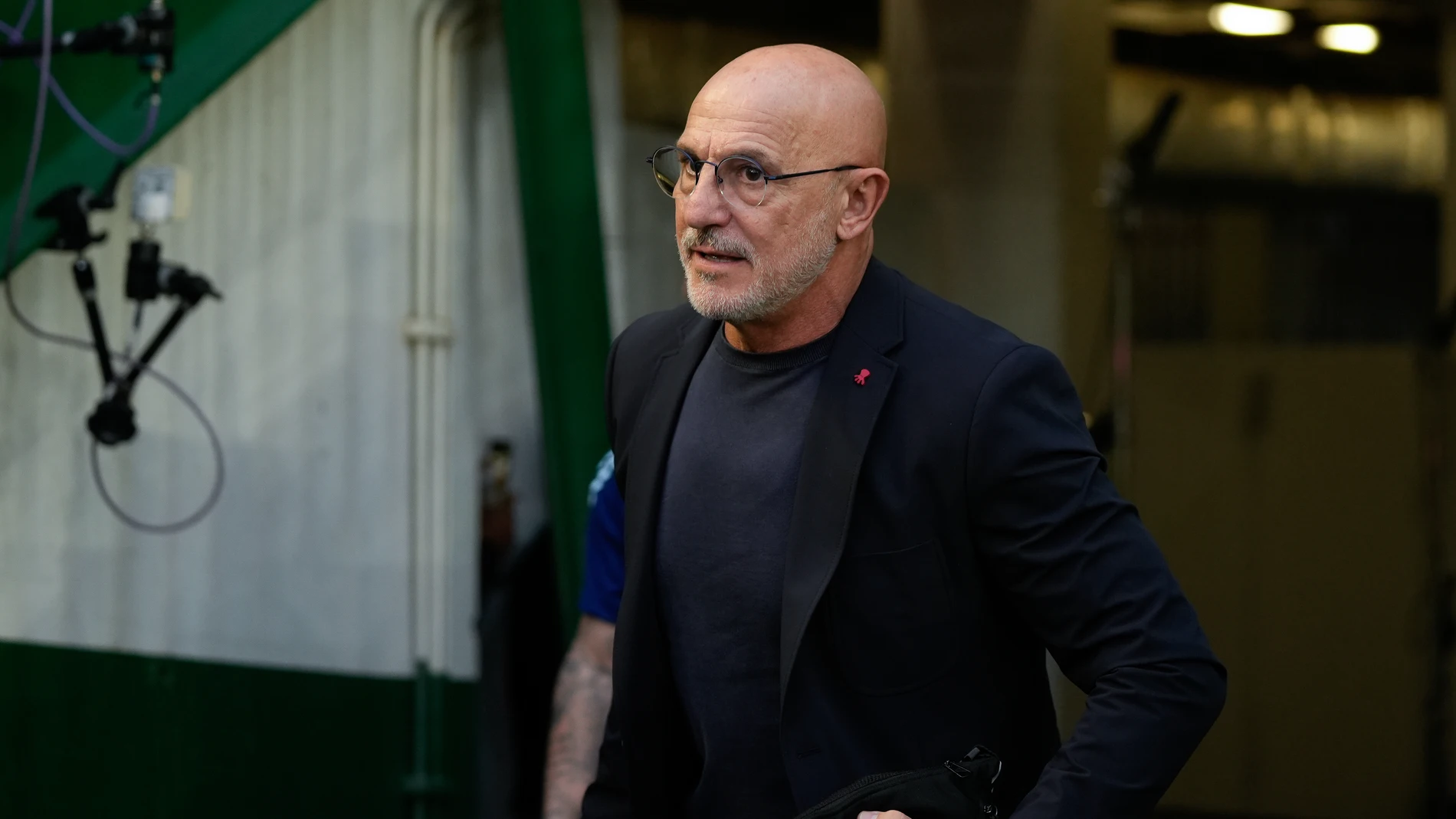 Luis de la Fuente, head coach of Spain, looks on during the UEFA Nations League 2024/25 League A Group A4 match between Spain and Serbia at Nuevo Arcangel stadium on October 15, 2024, in Cordoba, Spain. AFP7 15/10/2024 ONLY FOR USE IN SPAIN
