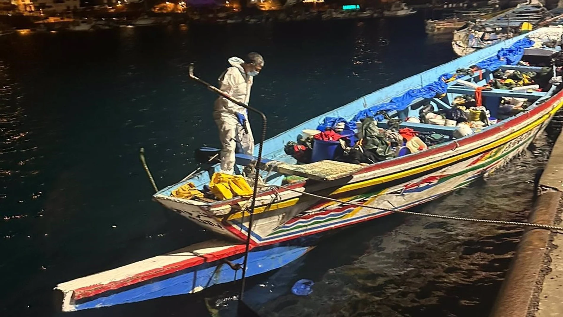 Salvamento Marítimo acompaña a dos cayucos con 164 migrantes en aguas próximas a El Hierro