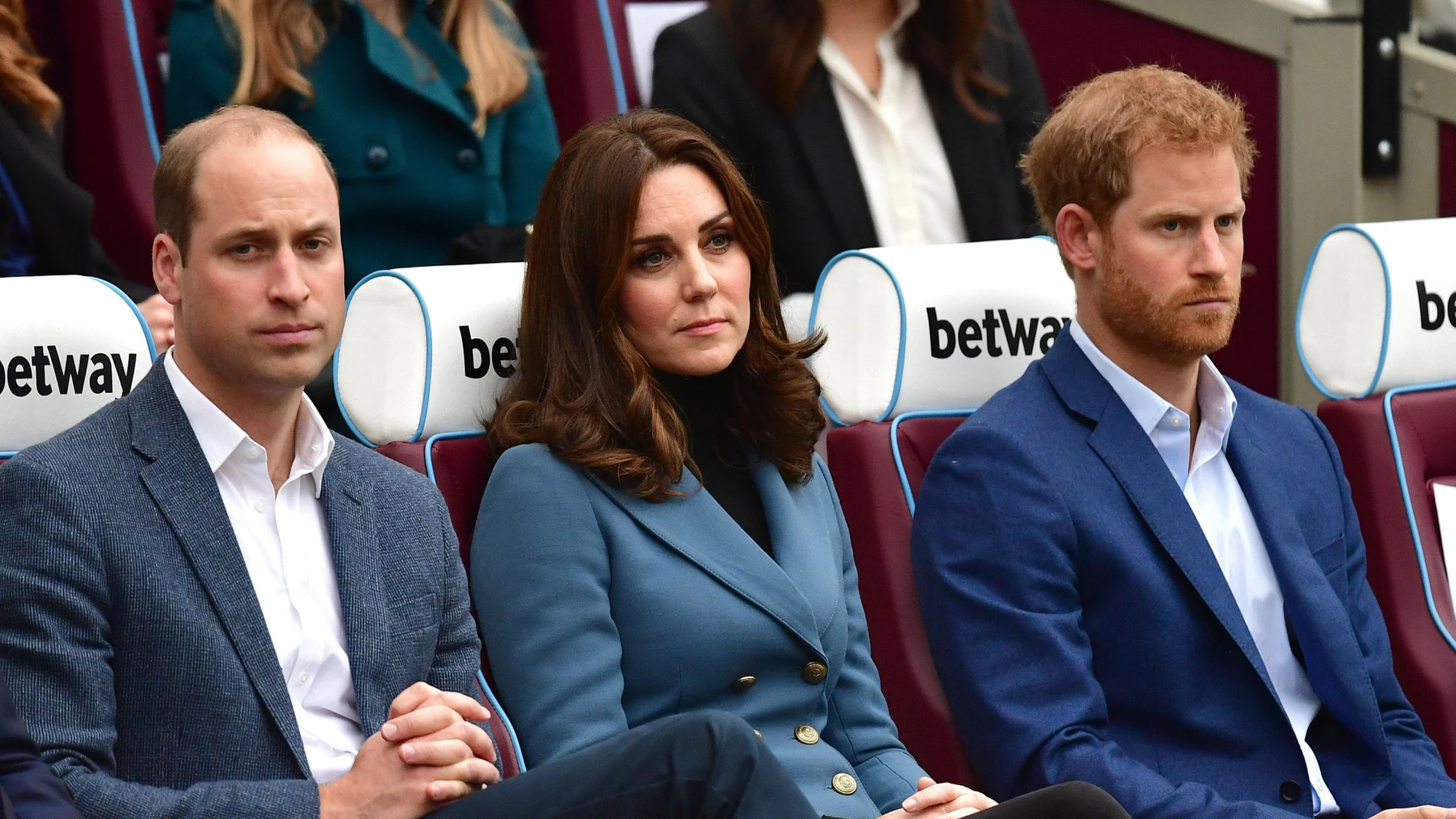 El príncipe Guillermo, Kate Middleton y el príncipe Harry en una imagen de archivo