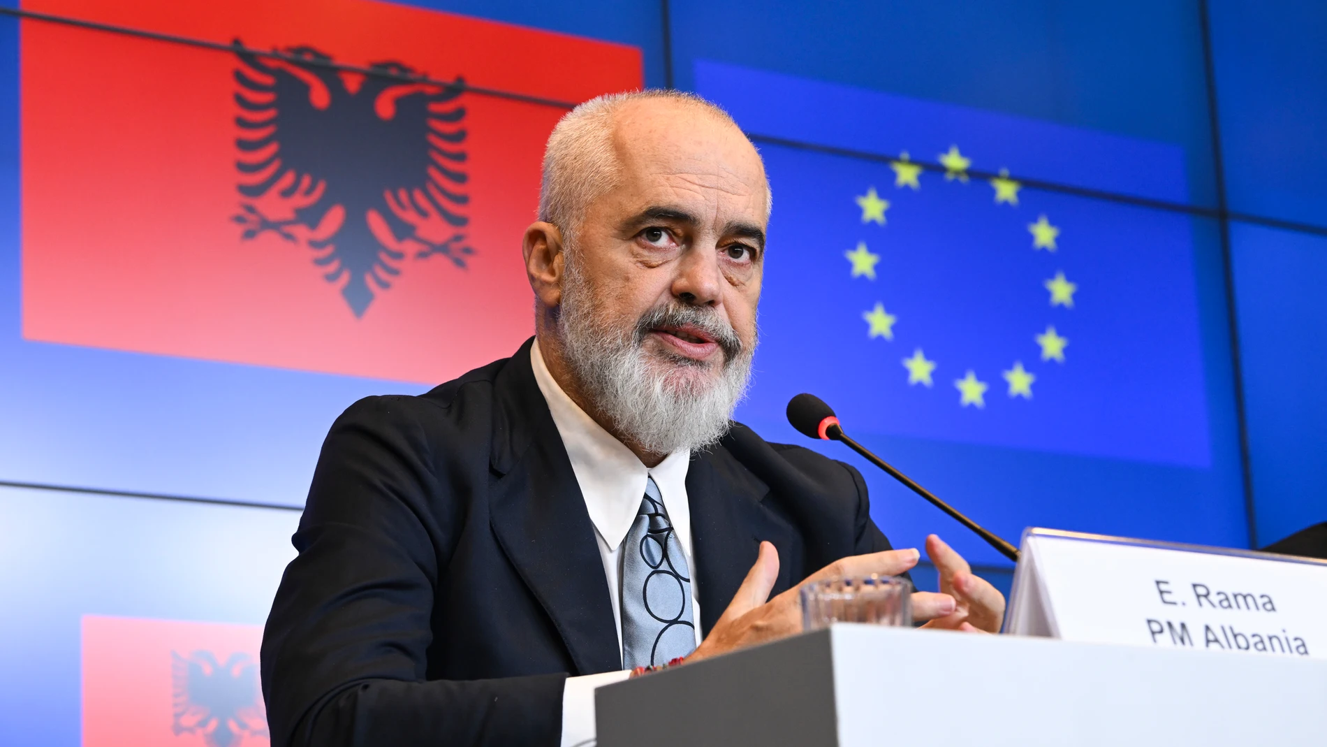 Edi Rama, primer ministro de Albania, comparece ante los medios en Luxemburgo REMITIDA / HANDOUT por CONSEJO EUROPEO/SIERAKOWSKI FREDERIC Fotografía remitida a medios de comunicación exclusivamente para ilustrar la noticia a la que hace referencia la imagen, y citando la procedencia de la imagen en la firma 15/10/2024