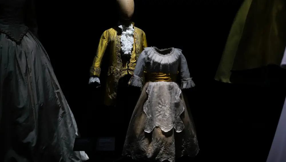 La Sala Canal de Isabel II inaugura 'Lorenzo Caprile', un viaje por los vestidos más icónicos del modista