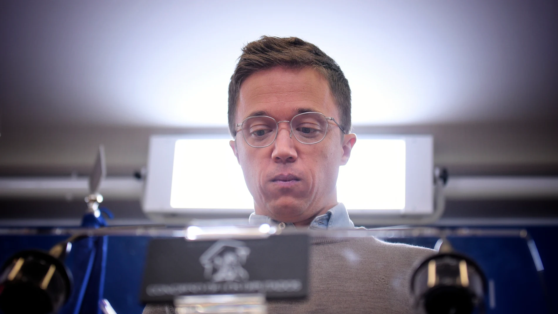 El portavoz de Sumar en el Congreso, Íñigo Errejón, durante una rueda posterior a la reunión de la Junta de Portavoces, a 15 de octubre de 2024, en Madrid (España). 15 OCTUBRE 2024;RUEDAS DE PRENSA;PORTAVOCES;CONGRESO DE LOS DIPUTADOS;MADRID Fernando Sánchez / Europa Press 15/10/2024
