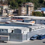 Vista del centro de recepción para inmigrantes en el puerto albanés de Shengjin