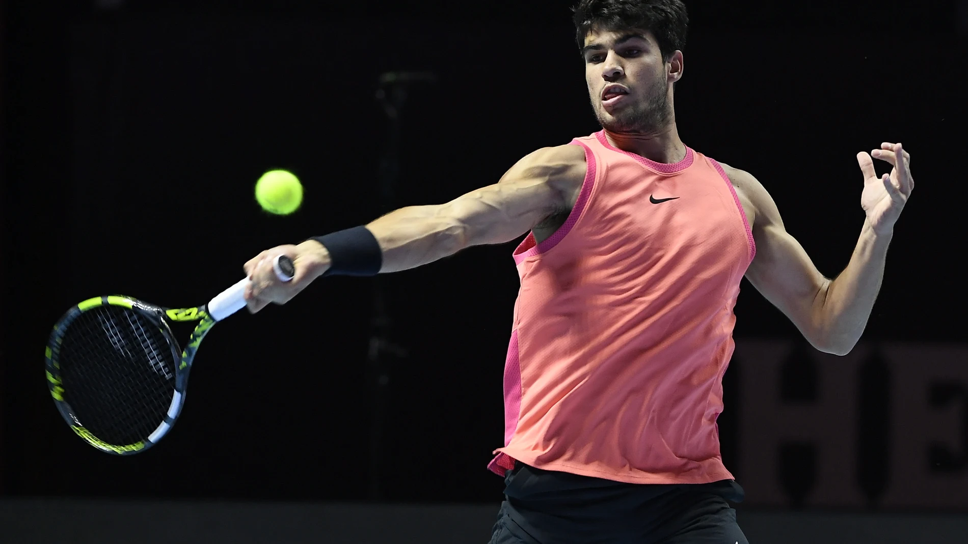 Riyadh (Saudi Arabia), 16/10/2024.- Carlos Alcaraz of Spain in action during his match against Holger Rune of Denmark at the Six Kings Slam exhibition tennis tournament in Riyadh, Saudi Arabia, 16 October 2024. (Tenis, Dinamarca, Arabia Saudita, España) EFE/EPA/STR