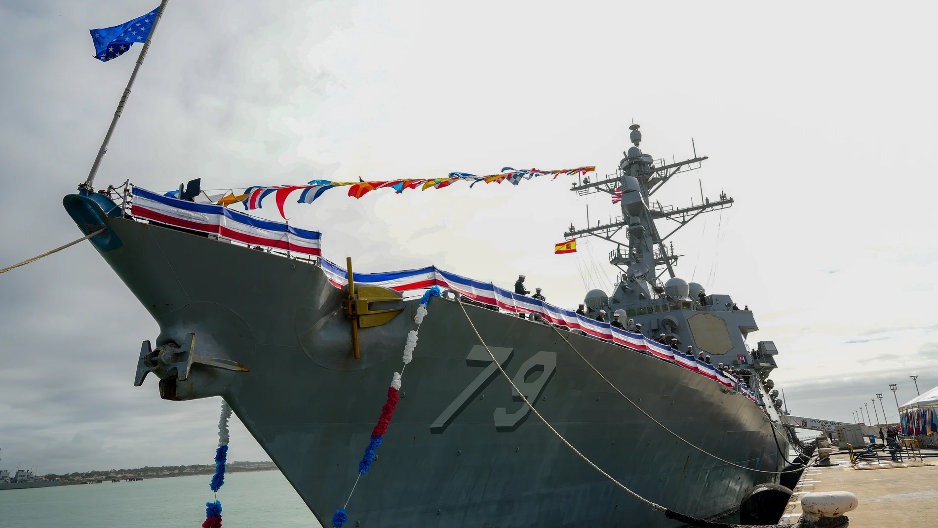 Imágenes de la ceremonia de la llegada del USS Oscar Austin a puerto de Rota. A 16 de octubre de 2024, en Rota, Cádiz (Andalucía, España). La Base Naval de Rota acoge la llegada del USS Oscar Austin, un destructor multimisión que se une a la flota de la marina de EE.UU. en Europa. Con capacidades para defensa antisubmarina, antiaérea, antisuperficie y contra misiles balísticos, el USS Oscar Austin también ofrecerá apoyo en operaciones de seguridad marítima. Este traslado incrementa a cinco lo...