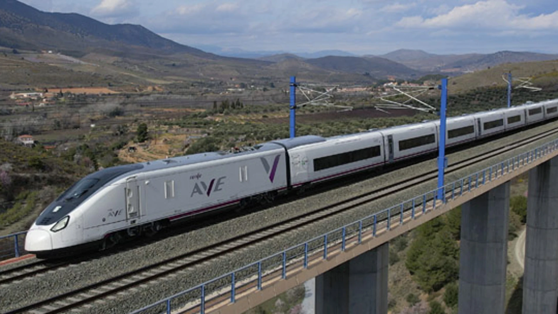 Imagen exterior de un tren de alta velocidad.