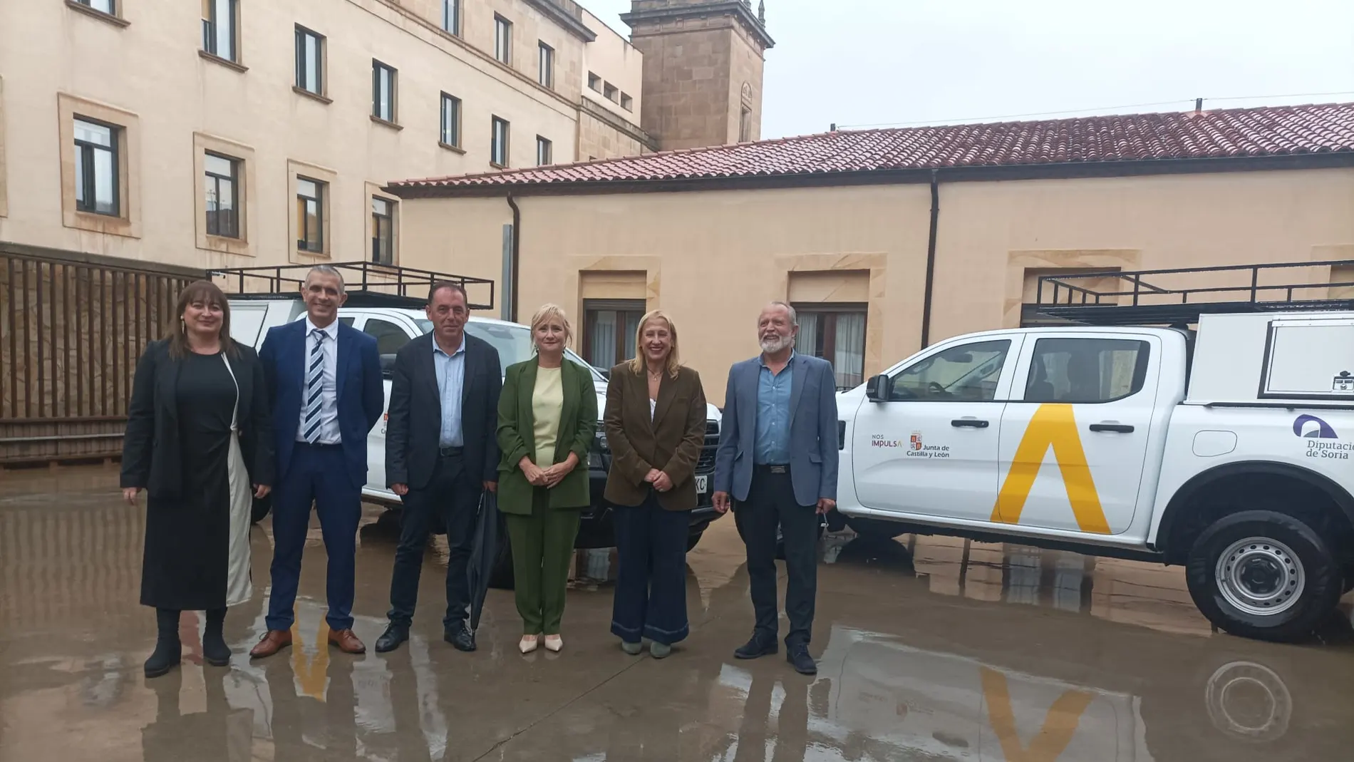 Leticia García junto a Benito Serrano, entre otros, en Soria