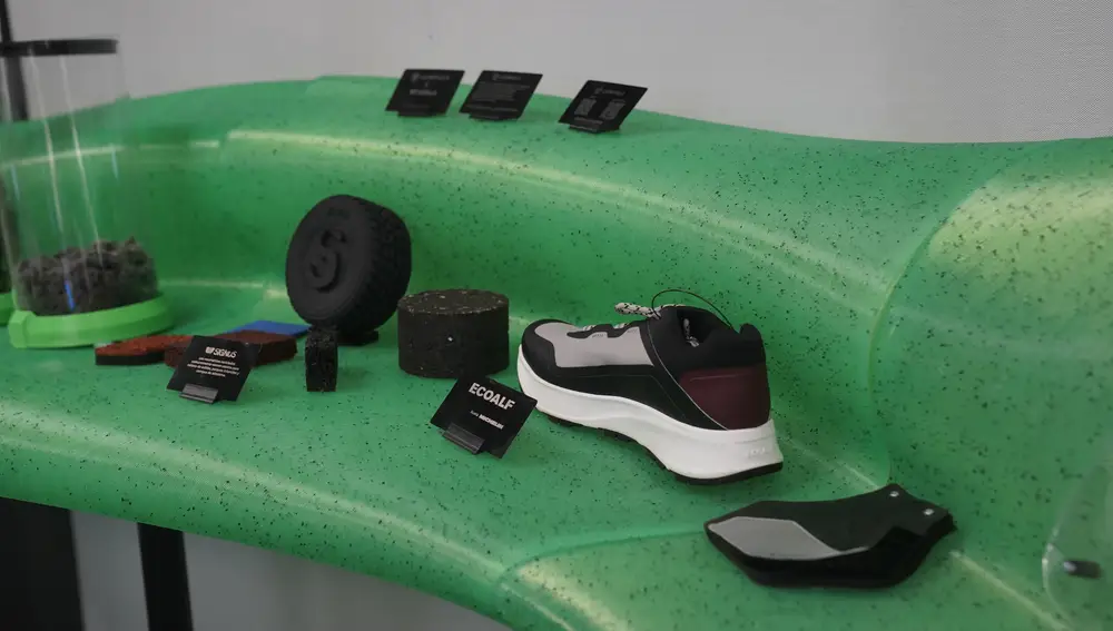 Collares y zapatillas son muestras de la transformación realizada por SIGNUS