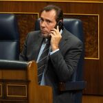 El ministro, ayer, en el Congreso. 