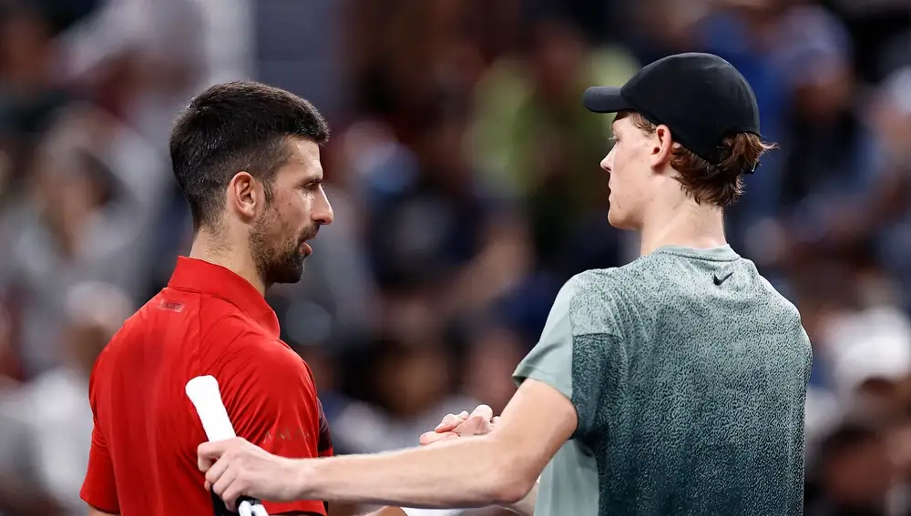 Djokovic ante Sinner en el Masters 1000 de Shaghai.