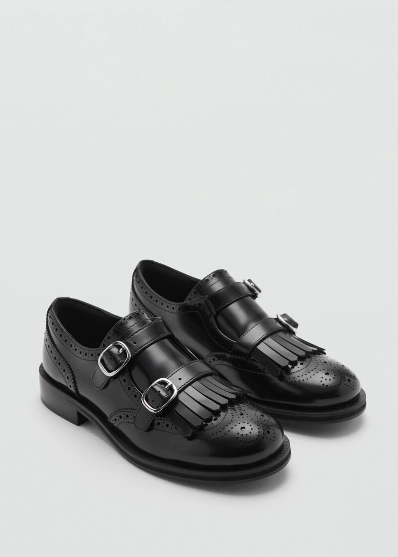 Mocasines de doble hebilla.
