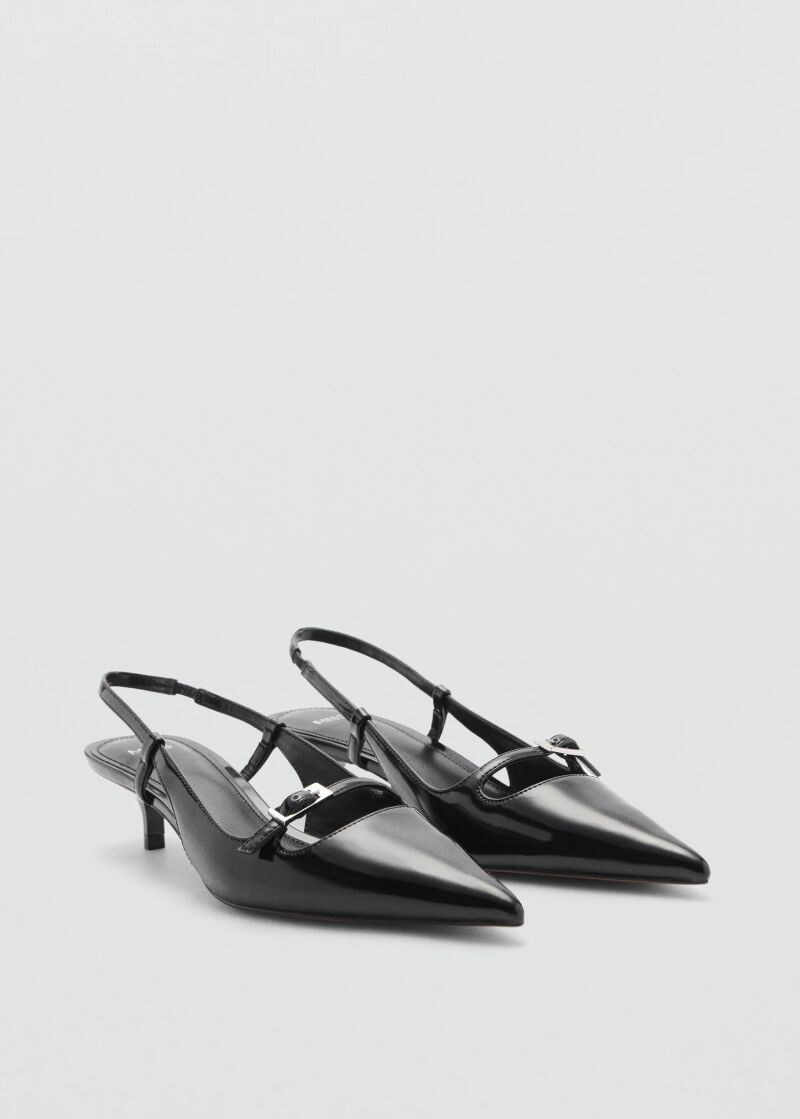 Zapatos de tacón sensato.
