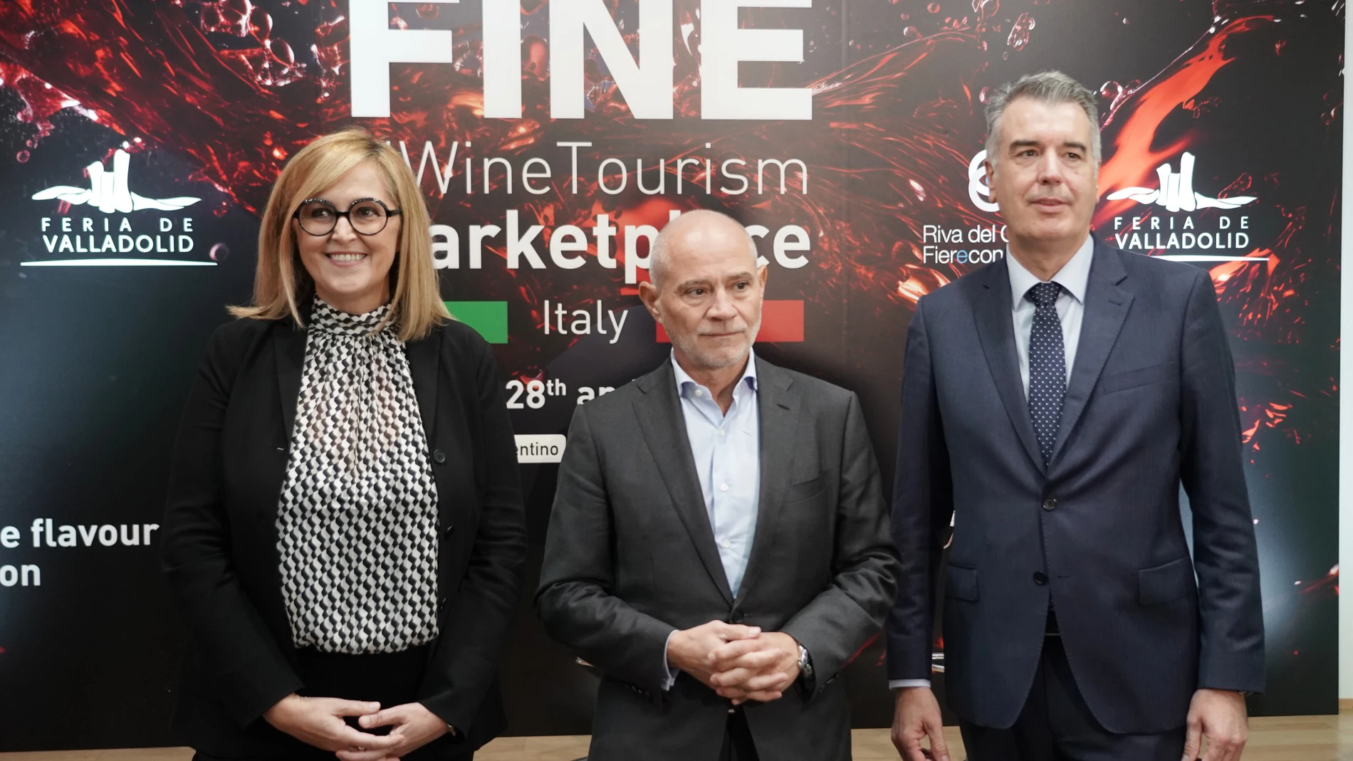 El presidente Comité Ejecutivo Feria de Valladolid, Víctor Caramanzana; la directora general Riva del Garda Fierecongressi, Alessandra Albarelli; y el director general Feria de Valladolid, Alberto Alonso, durante la presentación del acuerdo firmado entre Feria de Valladolid y la italiana Riva del Garda Fierecongressi