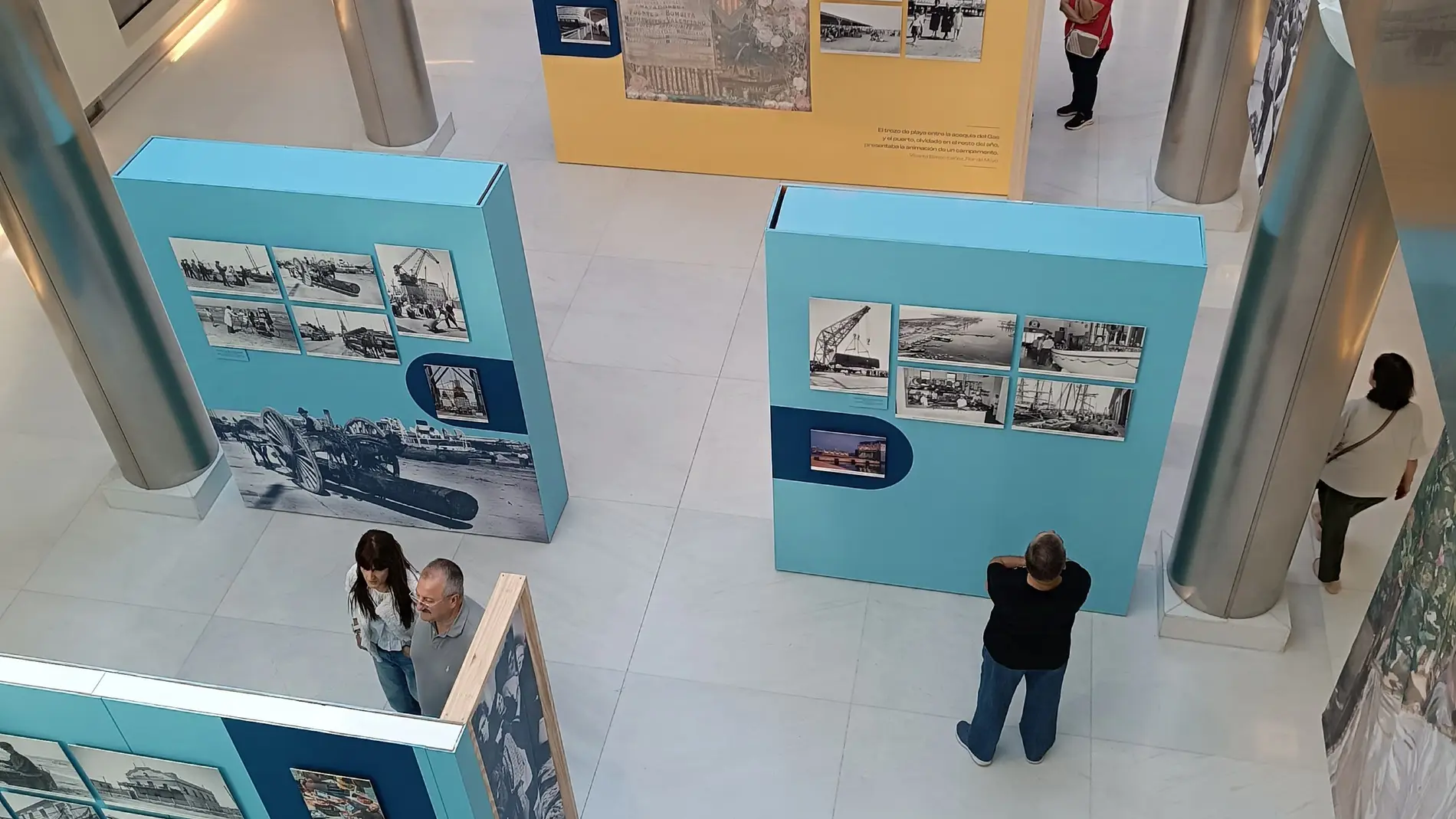 La mayor parte de las fotografías han sido cedidas por el Archivo Luis Vidal