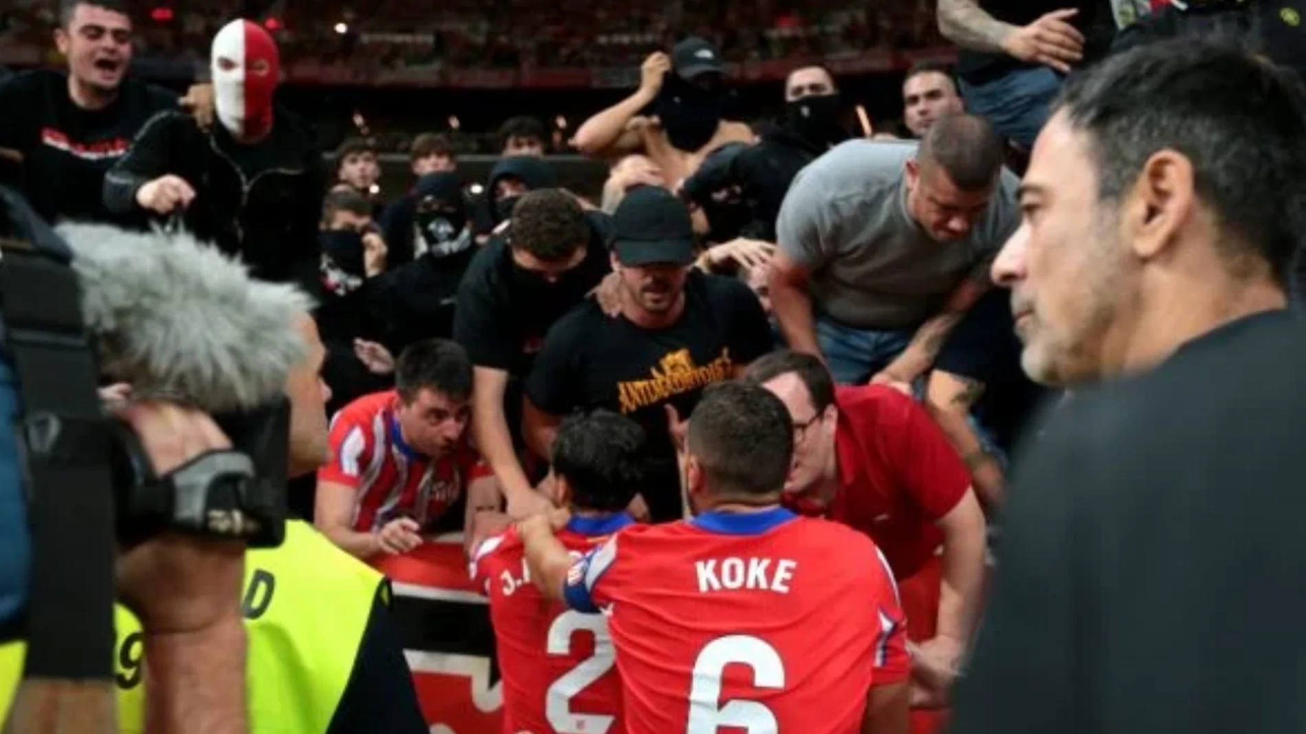 Apelación estima el recurso del Atleti y rebaja a un partido la sanción a la grada de los ultras