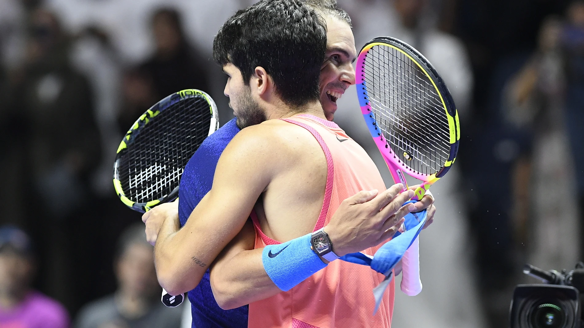 Riyadh (Saudi Arabia), 17/10/2024.- Rafael Nadal of Spain shares a moment with Carlos Alcaraz of Spain after their at the Six Kings Slam exhibition tennis tournament in Riyadh, Saudi Arabia, 17 October 2024. (Tenis, Arabia Saudita, España) EFE/EPA/STR