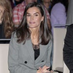 El look con traje de la Reina Letizia.