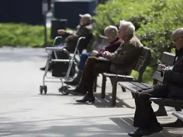 Jubilados en un parque Jubilados en un parque