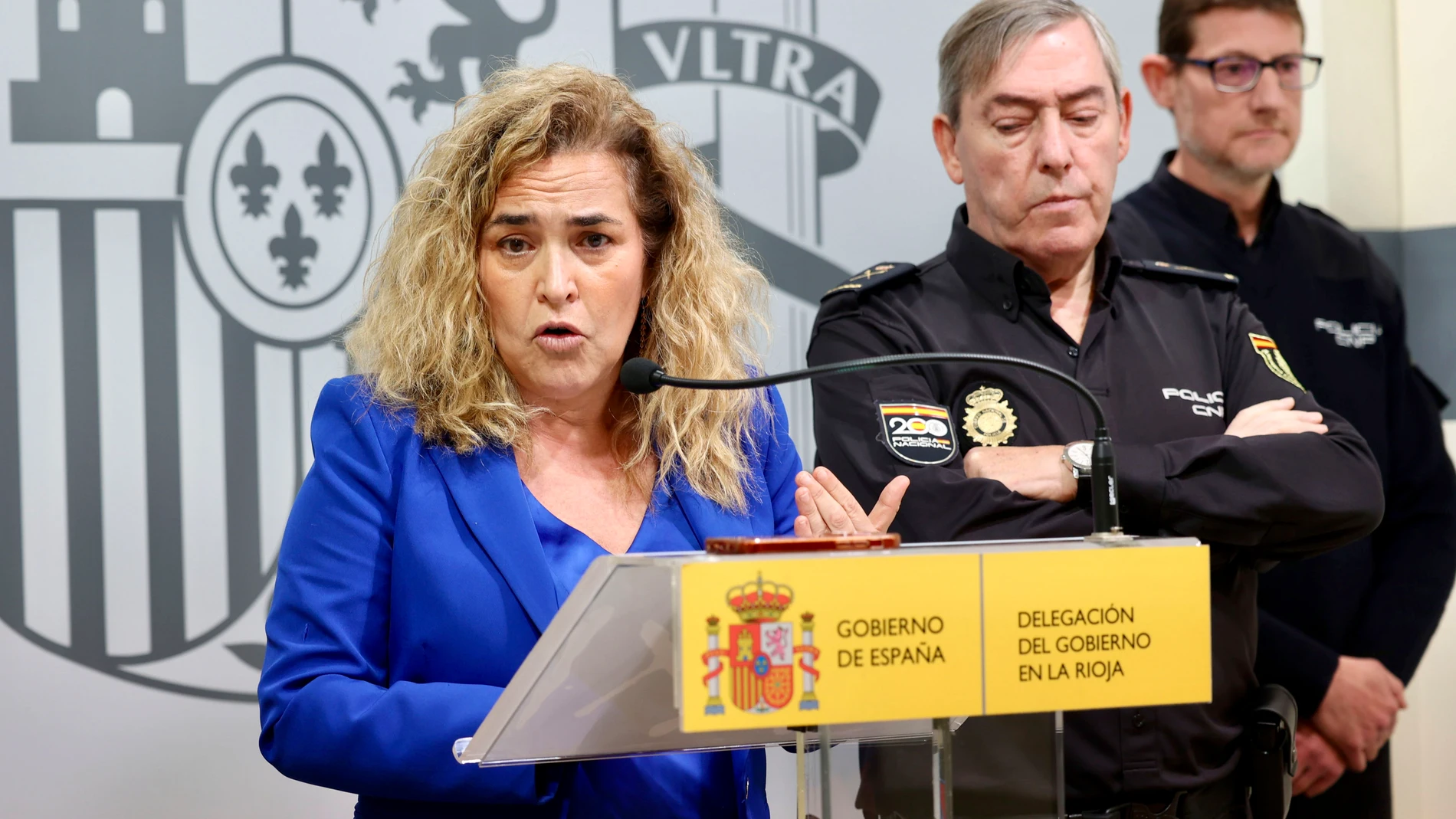 LOGROÑO 18/10/2024.- La delegada del Gobierno en La Rioja, Beatriz Arraiz, informa en una rueda de prensa sobre las el suceso en el que dos personas han fallecido esta madrugada cuando, al parecer, dormían en el interior de un cajero de una entidad bancaria de Logroño al haberse producido un incendio. EFE/ Raquel Manzanares