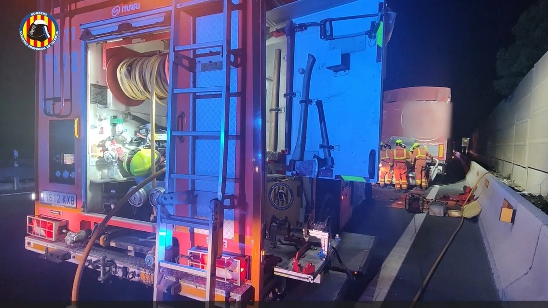 Bomberos intervienen en accidente en la A-7 REMITIDA / HANDOUT por BOMBEROS Fotografía remitida a medios de comunicación exclusivamente para ilustrar la noticia a la que hace referencia la imagen, y citando la procedencia de la imagen en la firma 18/10/2024