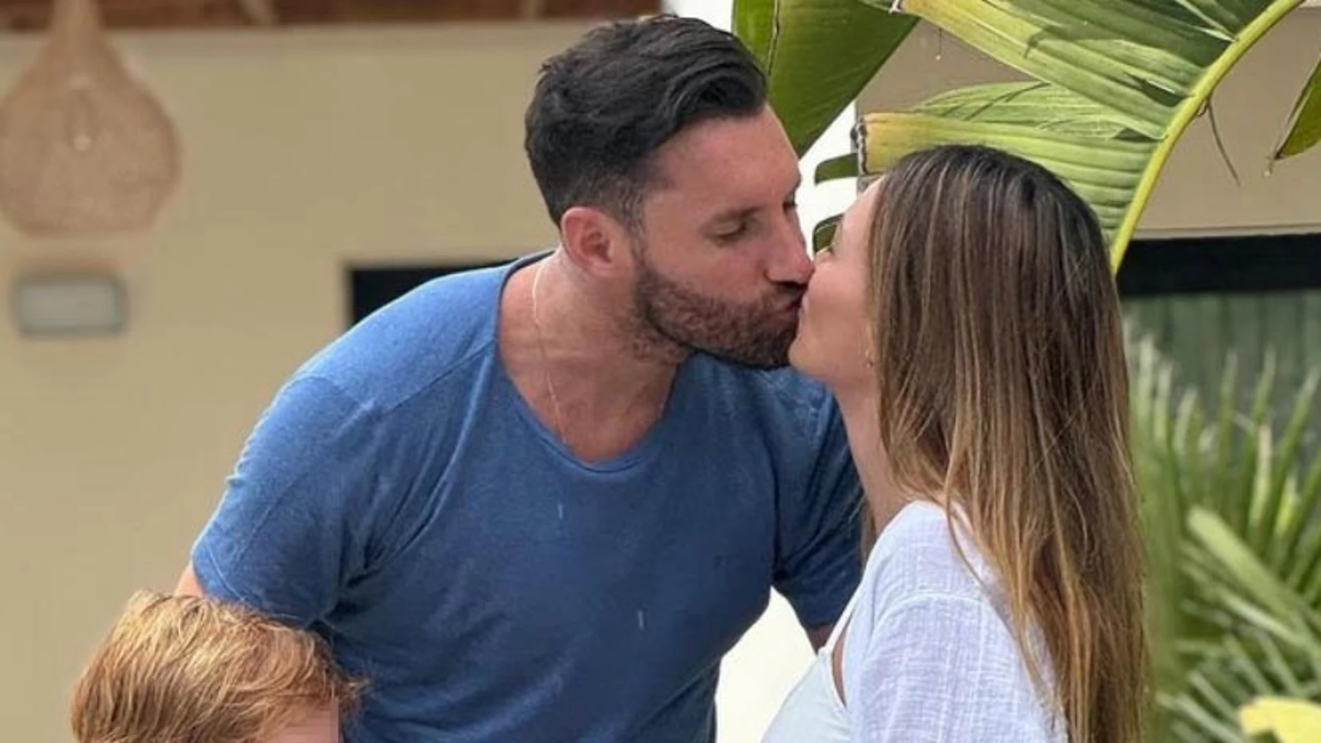 Rudy Fernández y su mujer Helen Lindes con su familia