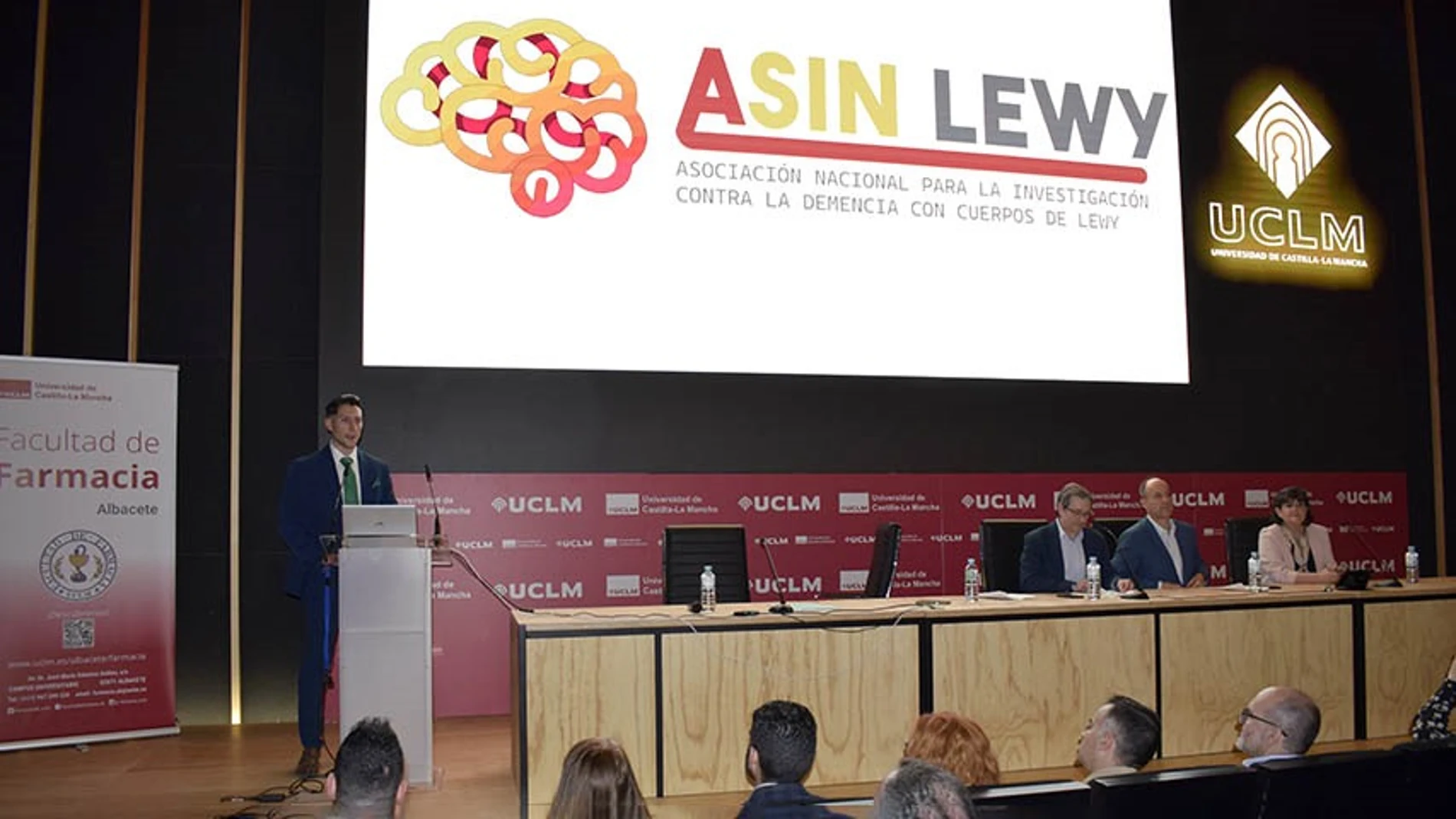 Enrique Niza el día de la presentación oficial de Asinlewy
