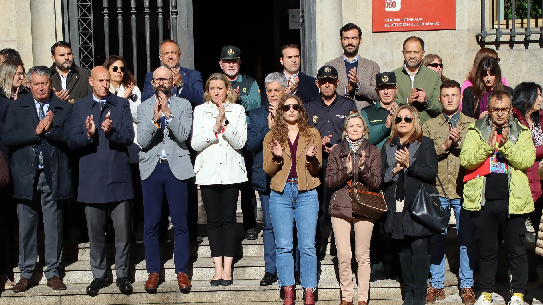 La vicepresidenta Isabel Blanco en el minuto de silencio celebrado en León