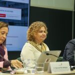 La Decana del Colegio de Registradores, María Emilia Adán, en el centro, durante la sesión