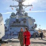 Margarita Robles visita en Rota (Cádiz) el destructor estadounidense "Oscar Austin".