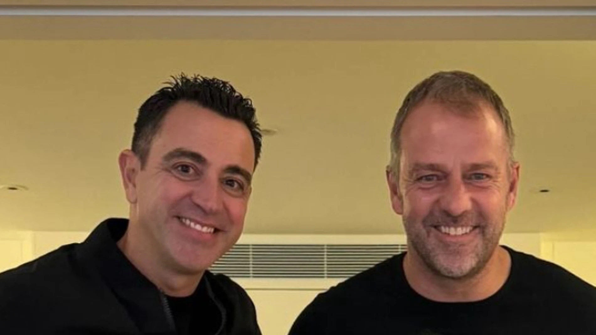 Xavi Hernández y Hansi Flick