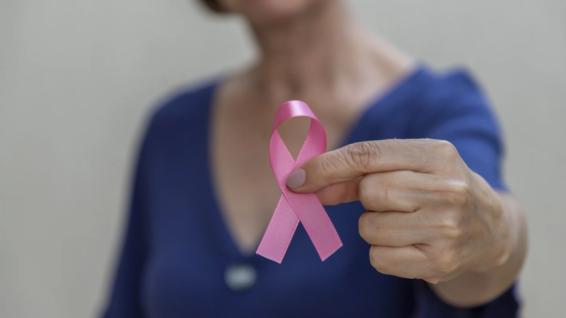 Una de cada ocho mujeres padecerá cáncer de mama a lo largo de su vida, un tumor que también pueden tener los hombres
