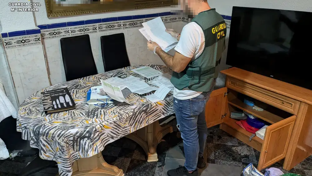 La organización criminal amenazaba a los secuestrados para que les diesen poderes para manejar sus cuentas bancarias