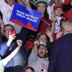 Donald Trump recibe el apoyo de sus seguidores en Detroit
