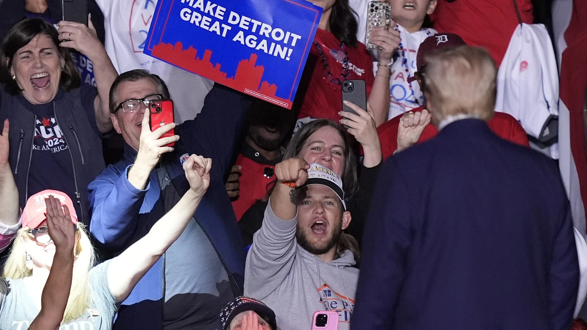 Donald Trump recibe el apoyo de sus seguidores en Detroit