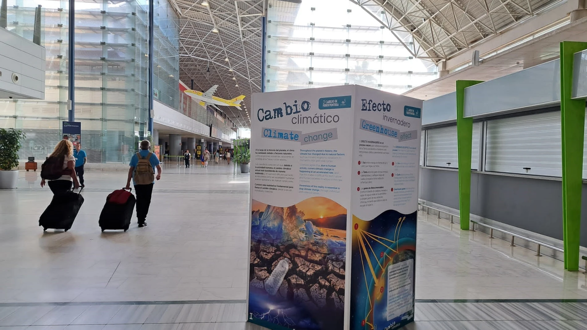 El Aeropuerto de Fuerteventura acoge hasta final de mes una exposición sobre los efectos de cambio climático REMITIDA / HANDOUT por CEDIDO POR AENA Fotografía remitida a medios de comunicación exclusivamente para ilustrar la noticia a la que hace referencia la imagen, y citando la procedencia de la imagen en la firma 18/10/2024