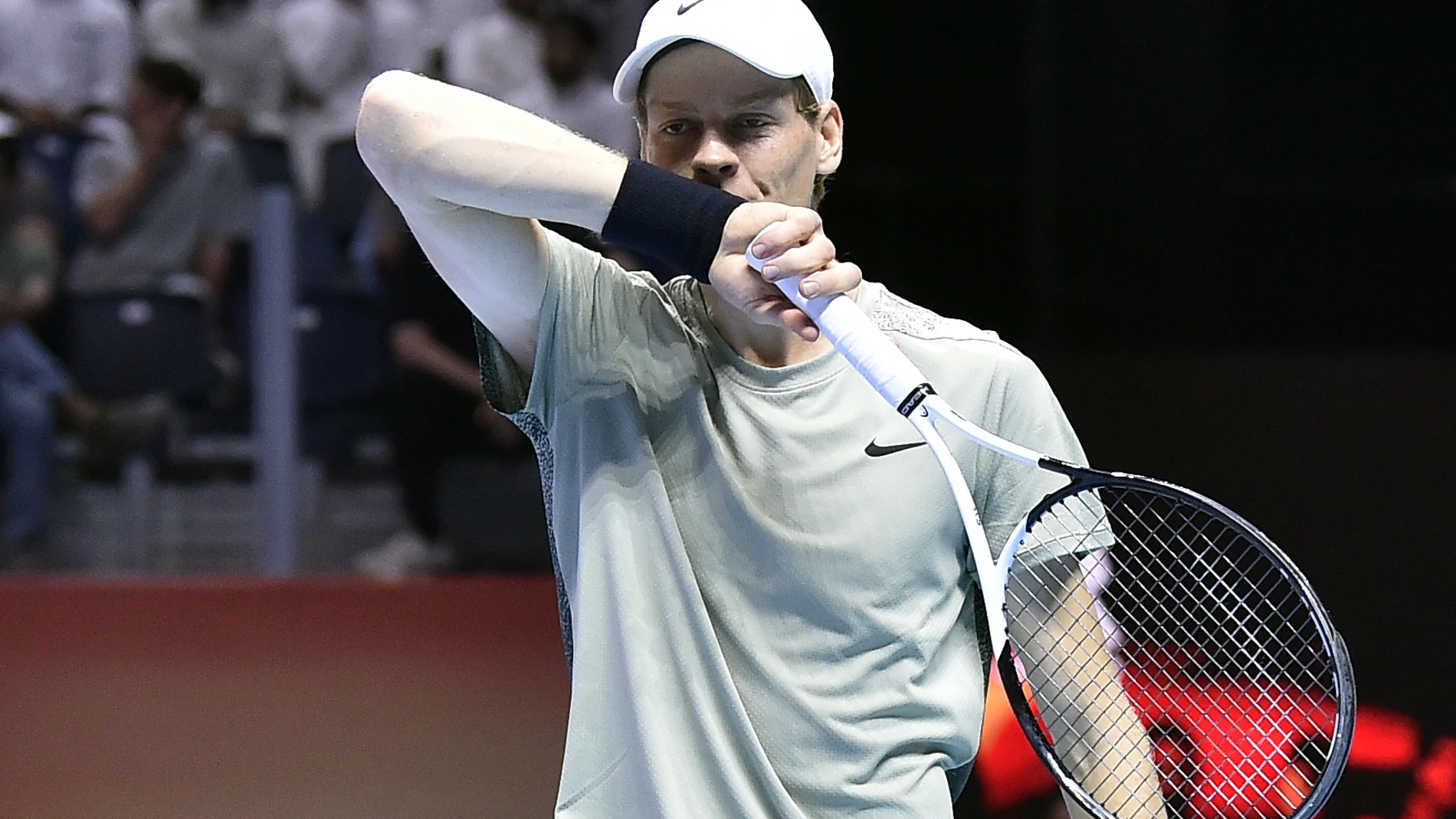 Riyadh (Saudi Arabia), 19/10/2024.- Jannik Sinner of Italy during his final match against Carlos Alcaraz of Spain at the Six Kings Slam exhibition tennis tournament in Riyadh, Saudi Arabia, 19 October 2024. (Tenis, Italia, Arabia Saudita, España) EFE/EPA/STR