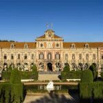 Piden que todos los productos de la cafetería del Parlament estén etiquetados en catalán 