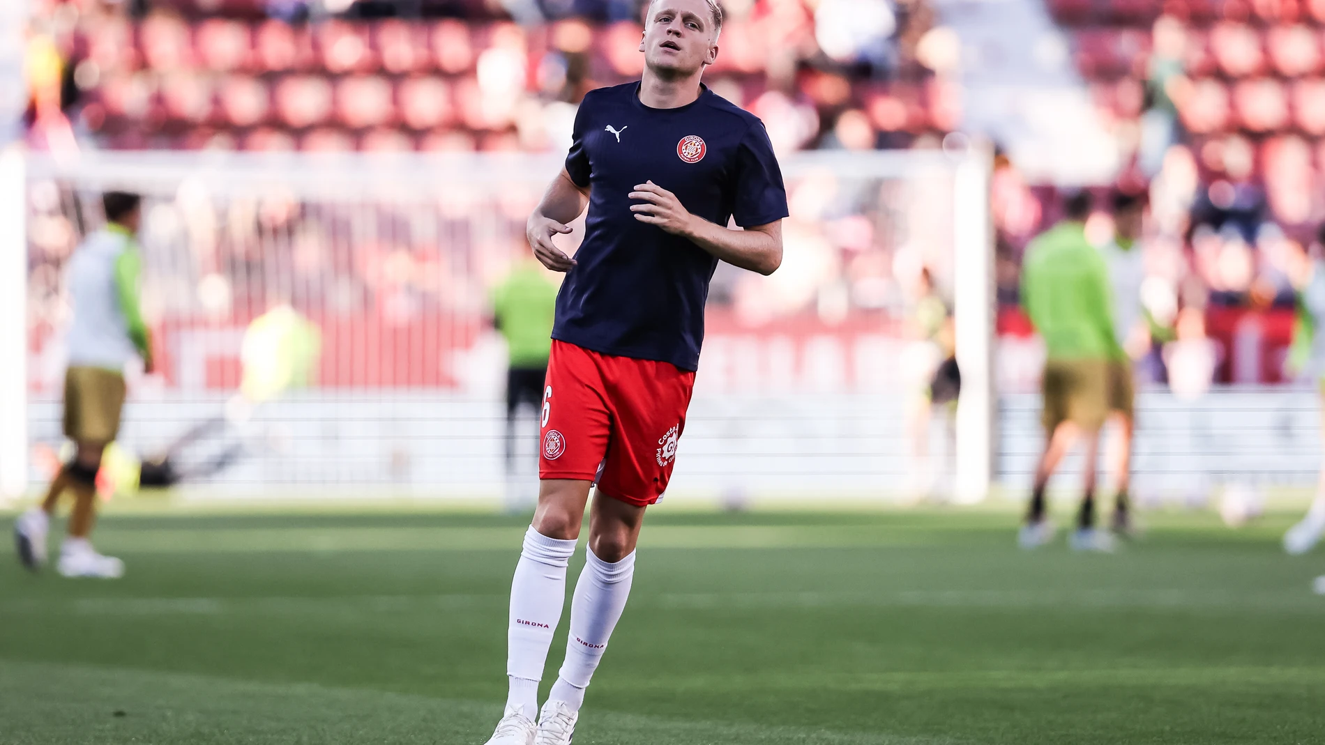 Donny van de Beek of Girona FC warms up during the Spanish league, La Liga EA Sports, football match played between Girona FC and Real Sociedad at Estadio de Montilivi on October 19, 2024 in Girona, Spain. AFP7 19/10/2024 ONLY FOR USE IN SPAIN