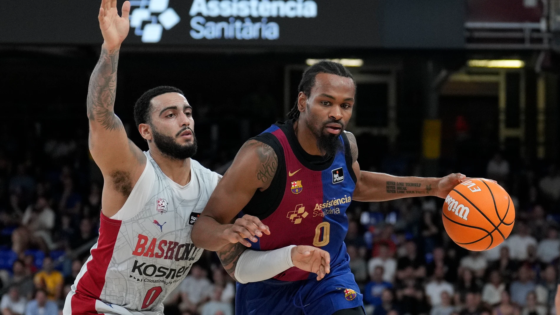 Howard defiende a Kevin Punter