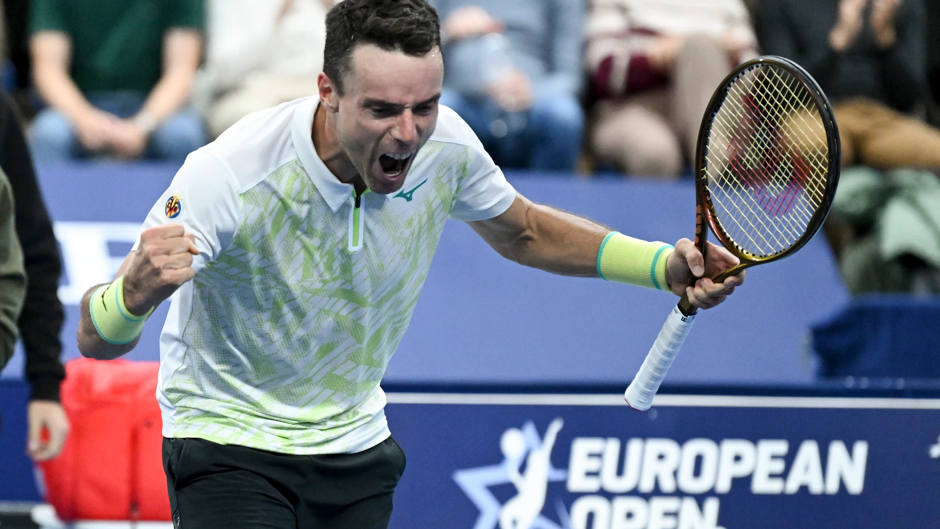Antwerp (Belgium), 20/10/2024.- Roberto Bautista Agut of Spain celebrates winning against Jiri Leheck of the Czech Republic during their final match at the European Open tennis tournament in Antwerp, Belgium, 20 October 2024. (Tenis, Bélgica, República Checa, España, Amberes) EFE/EPA/FREDERIC SIERAKOWSKI